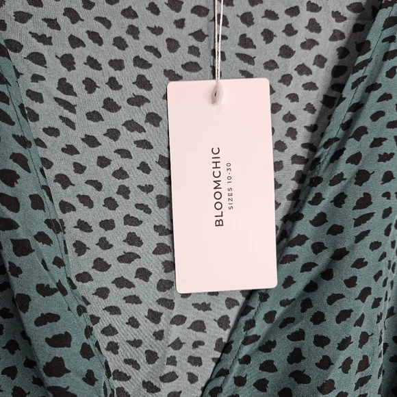 BloomChic Women's Green Ditsy Dot Wrap Ruffle V-Neck Knee Length Dress NWT 18/20 - Picture 6 of 15